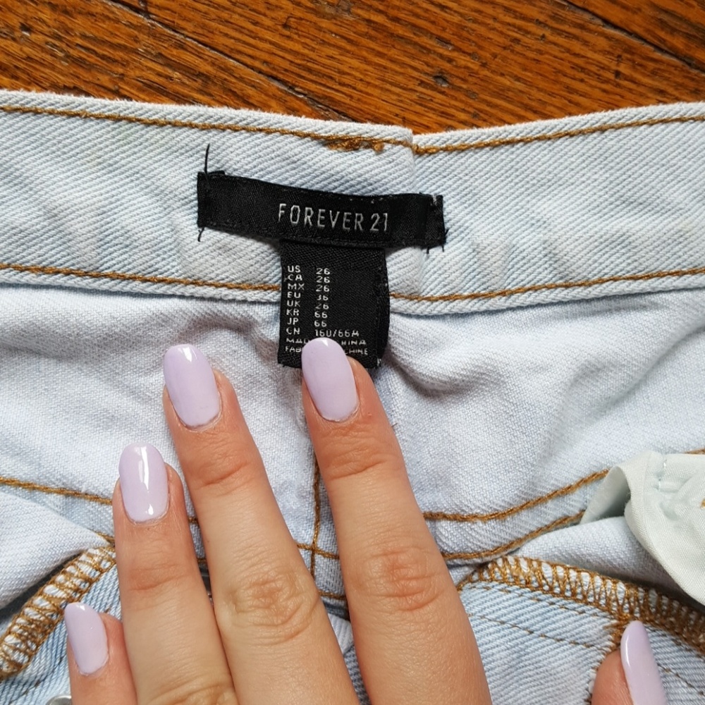 Distressed denim shorts - Picture 3 of 4